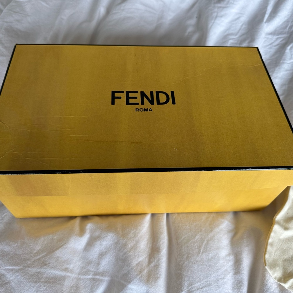 Fendi shoebox+dust bag. Some damage to box